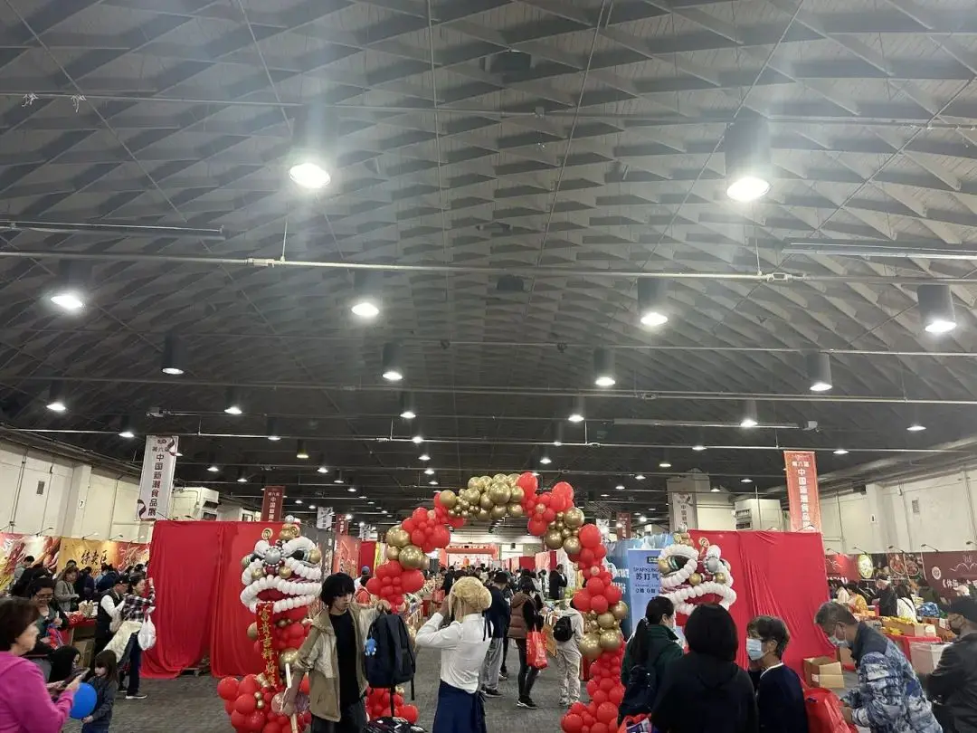 出海人的春节“仪式感”:开劳斯莱斯 ,排队买瓜子