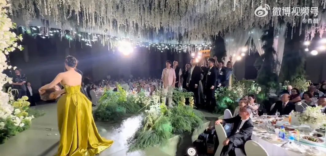 左手Labubu,右手拼好饭,当代消费的冰与火之歌